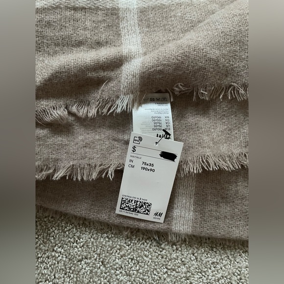 Extra long scarf - Picture 2 of 3